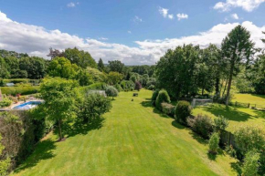 Rozel, Ashdown Forest views, huge garden sleeps 14